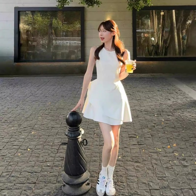 设计感不规则白色背心短裙子女2025夏季小个子收腰显瘦无袖连衣裙