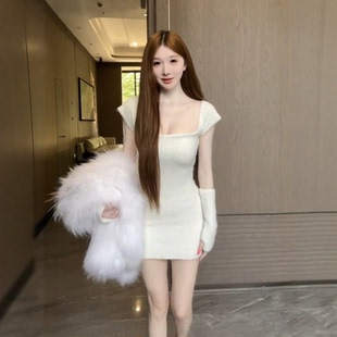 韩系温柔风气质修身白色连衣裙女秋冬新款纯欲辣妹时尚短款包臀裙