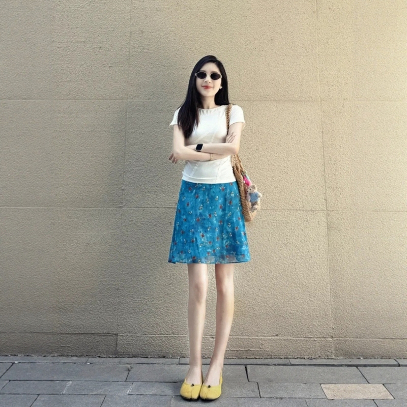 巨好看夏装一整套白色修身显瘦T恤女2026夏季碎花半身裙子两件套