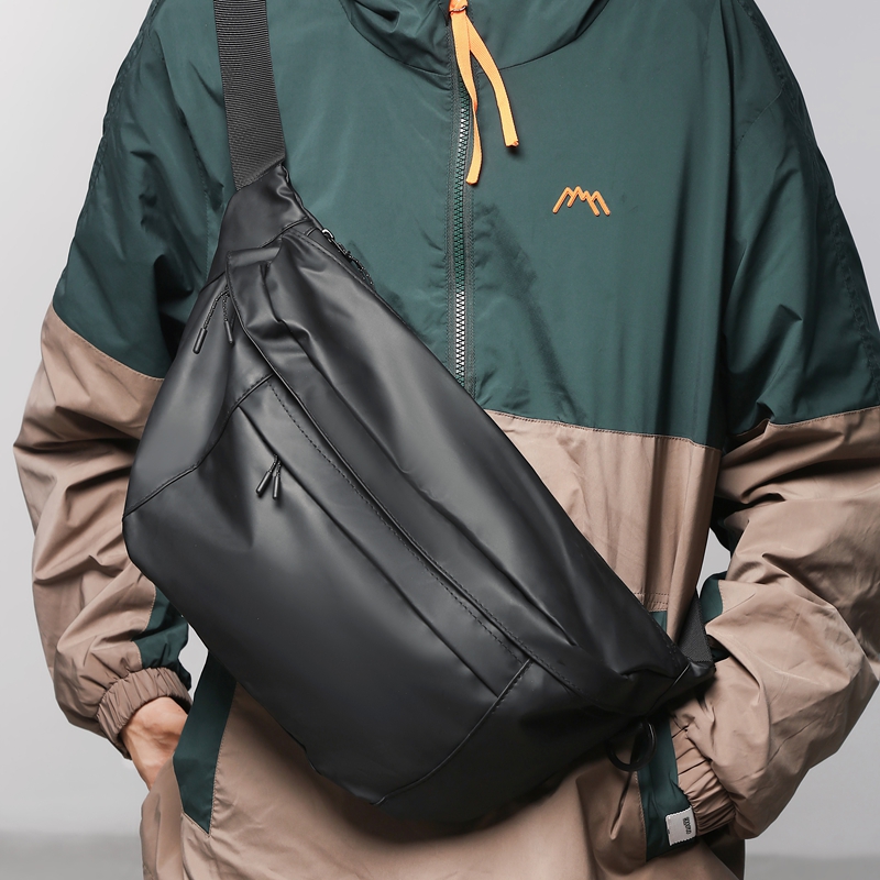 潮牌斜挎包通勤背包防水胸包