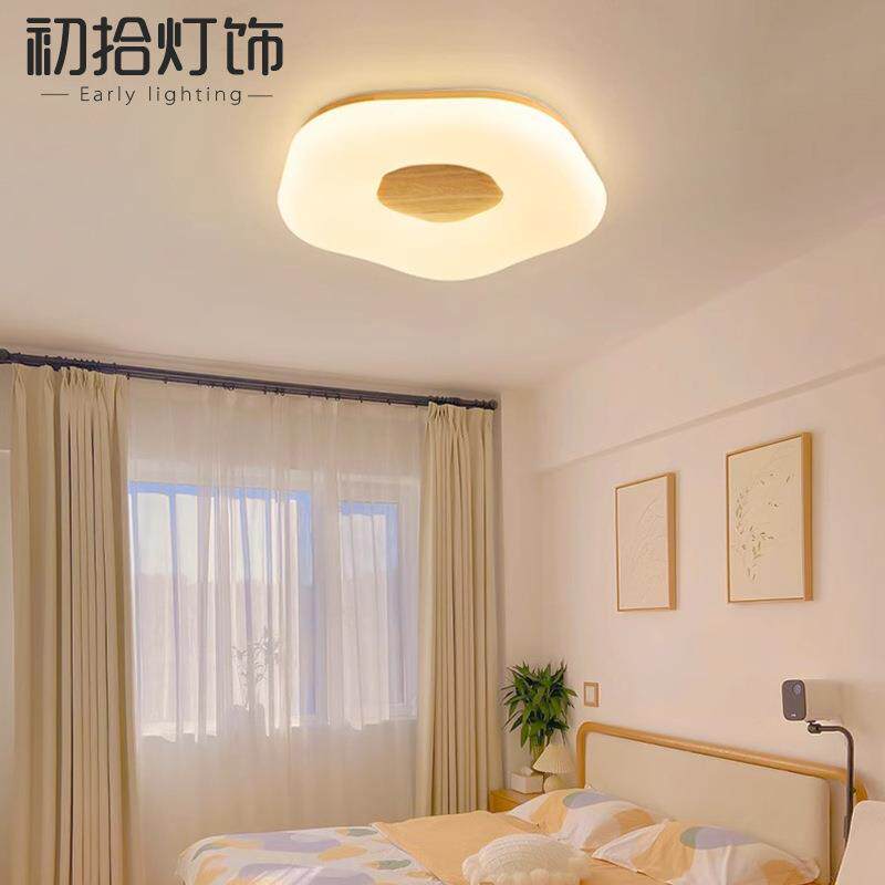 北欧卧室灯吸顶灯花形LED实木书房灯简约温馨日式榻榻米房间灯具