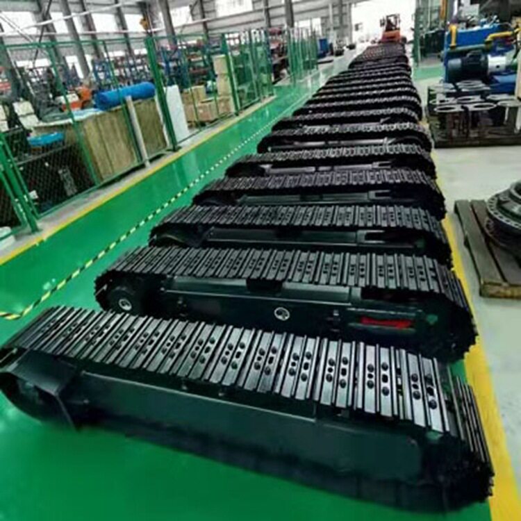 大型钢制履带底盘破碎机运输