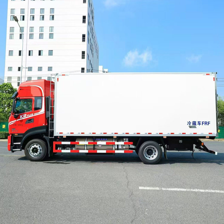 跃进小福星冷藏车9.6米冷藏车新鲜蔬果冷藏车质量保障