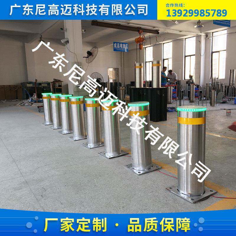 校门带警示灯防撞固定路桩道路交通防护措施加厚不锈钢路桩