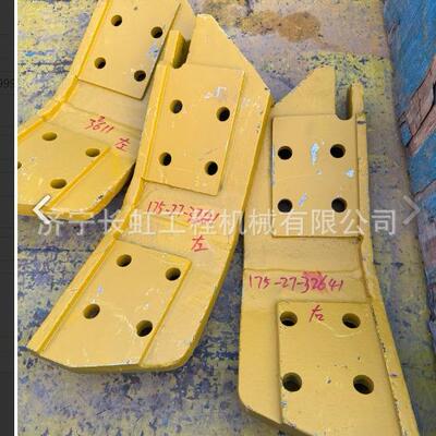 山推SD32推土机配件终端：175-27-32641t右护板
