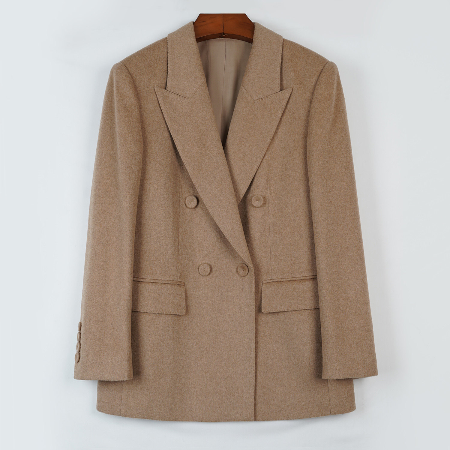 悦戎2026春季新款时尚气质戗驳领小西装双排扣大口袋女士外套百搭
