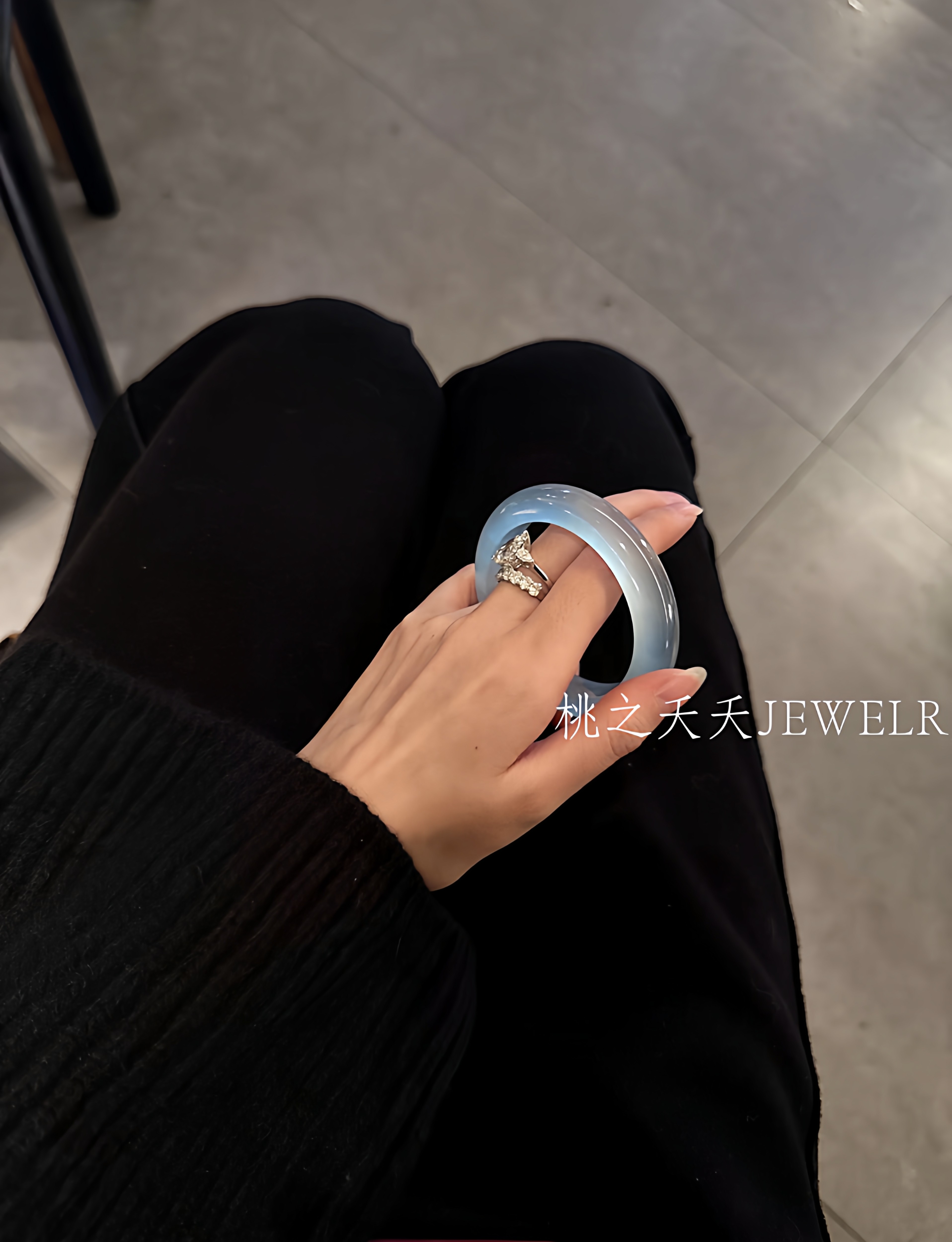 高冰种蓝色水沫玉手镯女款天空蓝玛瑙手镯飘花手镯送礼物