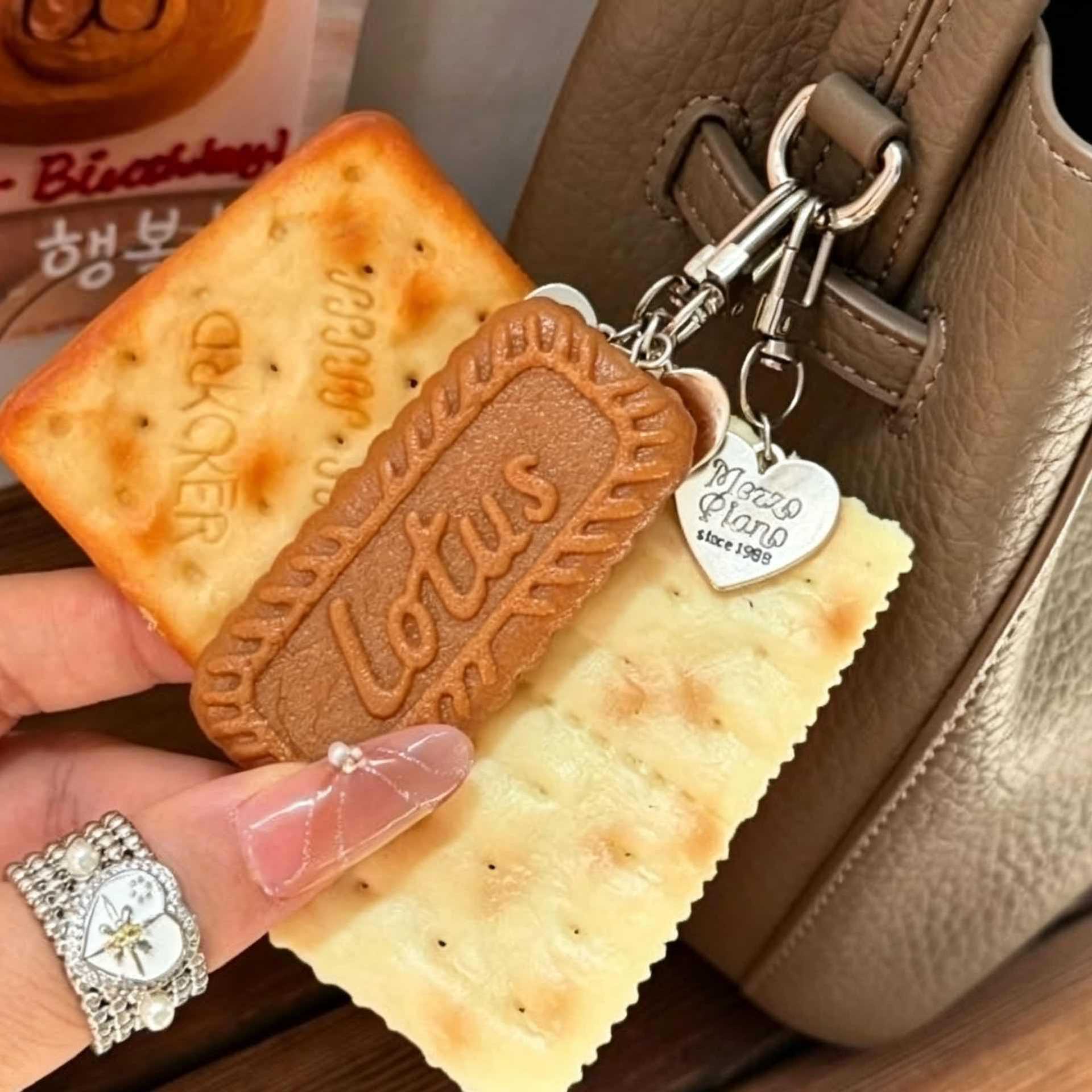 创意苏打饼干钥匙扣包包挂件立体造型高颜值ins风趣味装饰钥匙链