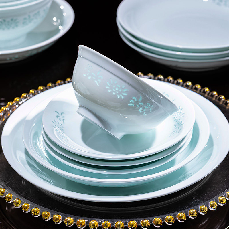 景德镇青瓷玲珑碗碟套装家用釉下彩骨瓷餐具新居乔迁礼