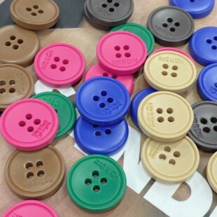 15MM跳色喷漆四眼树脂纽扣针织衫毛衣可爱彩色设计感装饰钮扣子