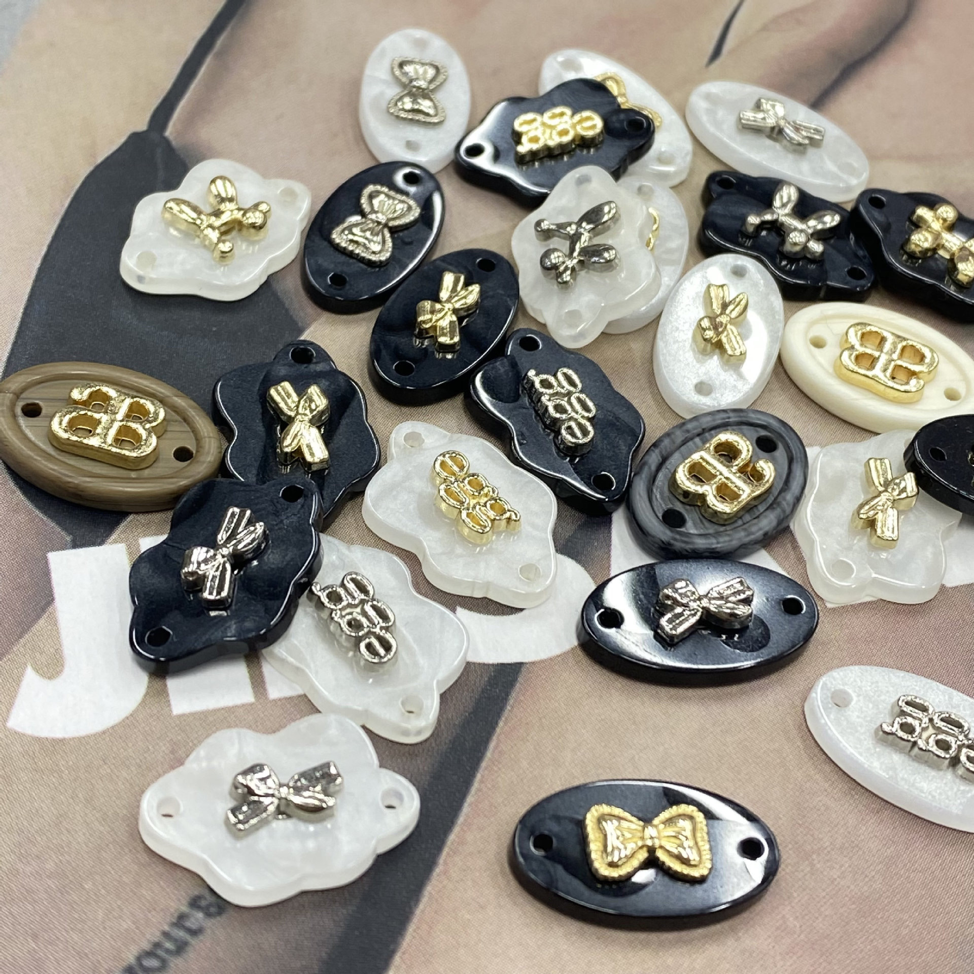 流金仿贝壳树脂金属双拼标牌铭牌标百搭钮扣子服装辅料装饰扣