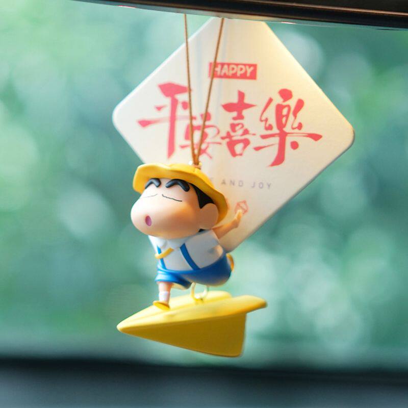 正版蜡笔小新纸飞机汽车挂件后视镜车载吊坠创意平安香薰片挂饰女