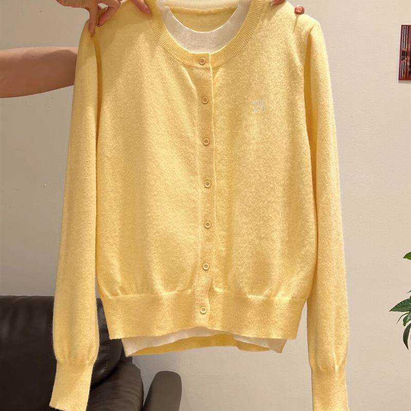 奶黄色针织衫女春季薄款外搭2026新款春秋毛衣开衫外套假两件上衣