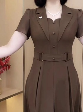 妈妈夏装短袖连衣裙女时尚新款中老年宽松大码遮肚显瘦西装领裙子