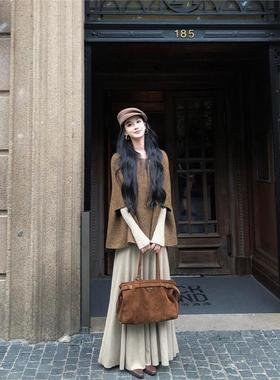 法式高级轻奢感棕色斗篷外套女早秋季新款修身软糯针织半身裙套装