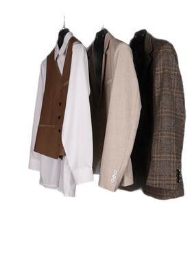 驼色系样板房衣帽间男士饰品西服棕色样板房家居展厅衣柜软装装饰