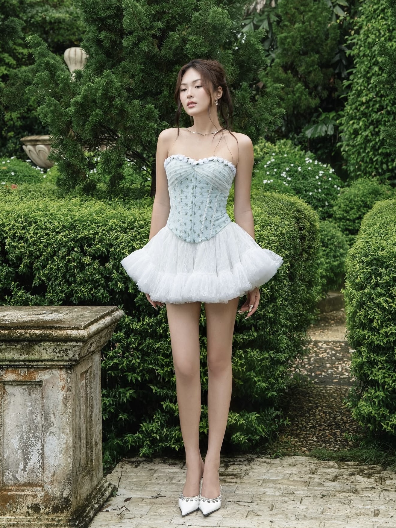 越南小众品牌LANECI抹胸鱼骨拼接上衣+蕾丝半身裙性感甜辣风套装