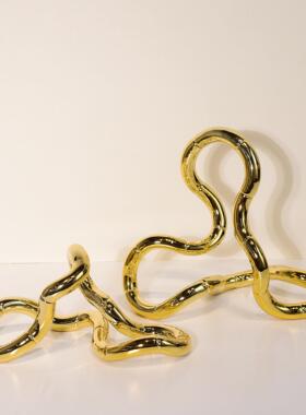 现简约轻奢摆件莫比乌斯环形曲线室内客厅抽象线形异形几何摆件
