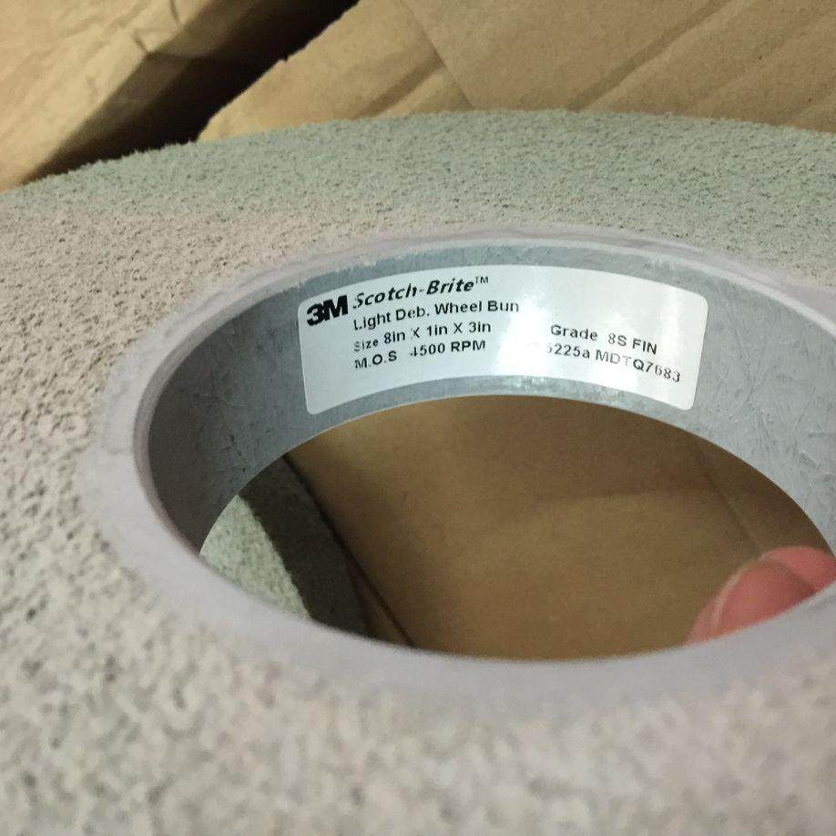 S8**31L尼D轮不织布研磨轮龙轮UZC拉丝8抛光轮现货供