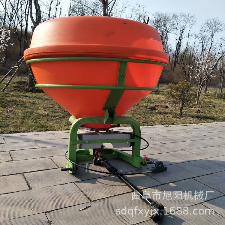 四轮拖拉机后置撒肥机750公斤圆桶式施肥器大面积农田籽粒撒播机