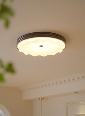 美式复古卧室吸顶灯奶油中古风2024年新款主卧灯具现代简约吸顶灯