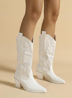 大码纯白牛仔靴粗跟尖头雕花时装靴增高中筒骑士靴Pointed boots