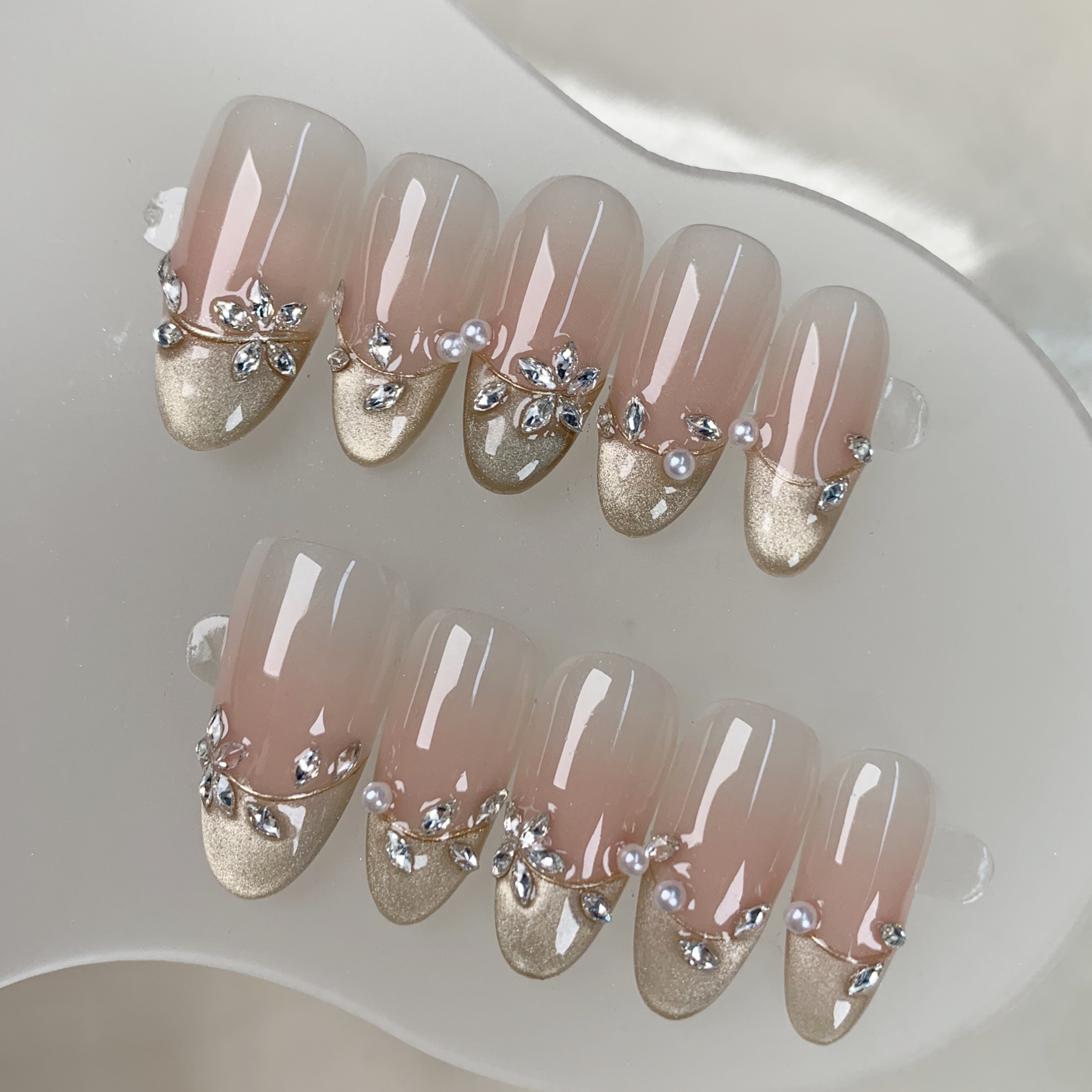 不撞款超显白春日新款原创纯手工穿戴甲手绘猫眼款高级感小众设计