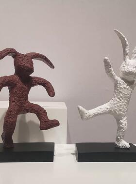 现代简约卡通兔子雕塑样板简售楼家居客厅北欧儿童房软装饰品摆件