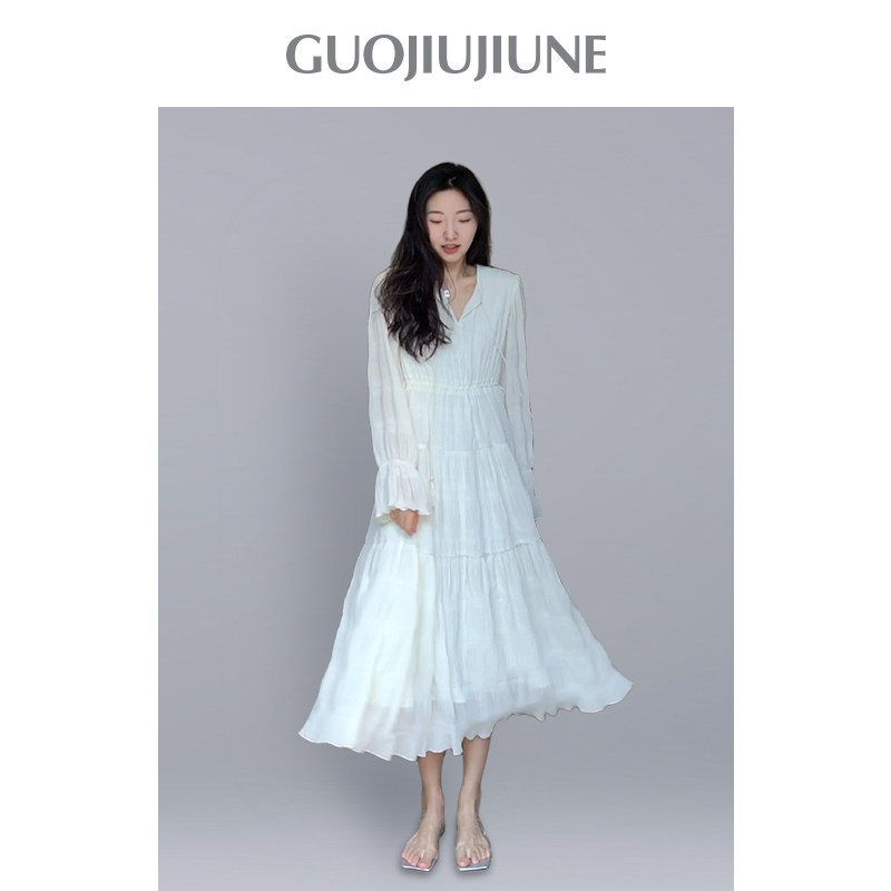 重工压褶收腰气质连衣裙