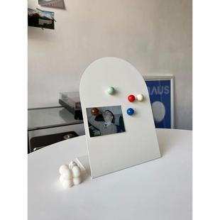 一间公寓家居ins博主桌面收纳磁吸板拱形留言板创意礼物工位好物