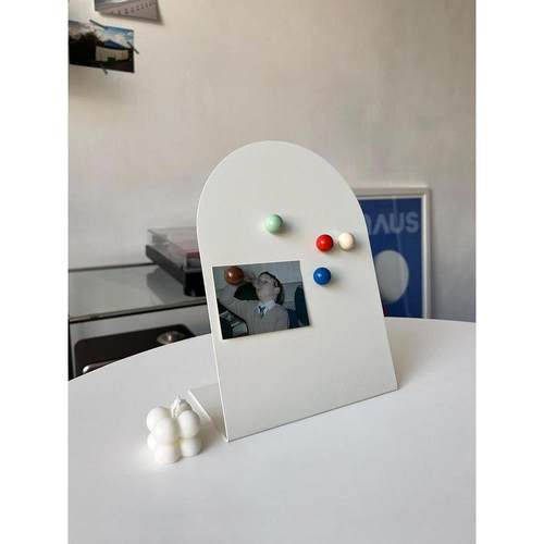 一间公寓家居ins博主桌面收纳磁吸板拱形留言板创意礼物工位好物