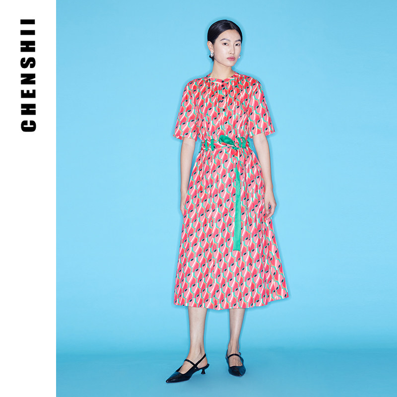 CHENSHII官方 2026夏季新款时尚优雅度假束腰A摆短袖连衣裙女长裙