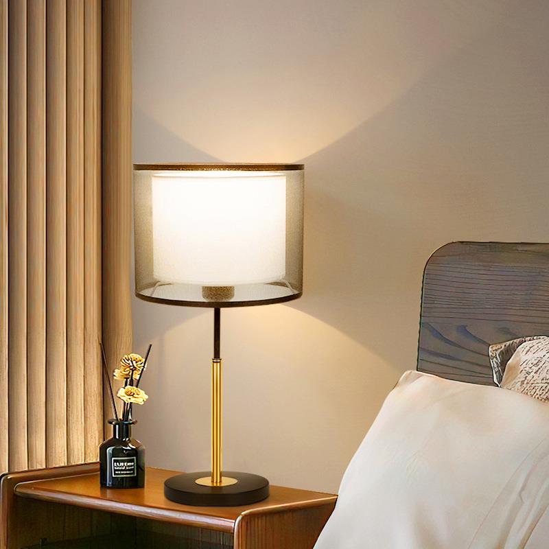 台灯卧室床头灯轻奢高级感现代简约家用温馨浪漫主卧复古结婚台灯