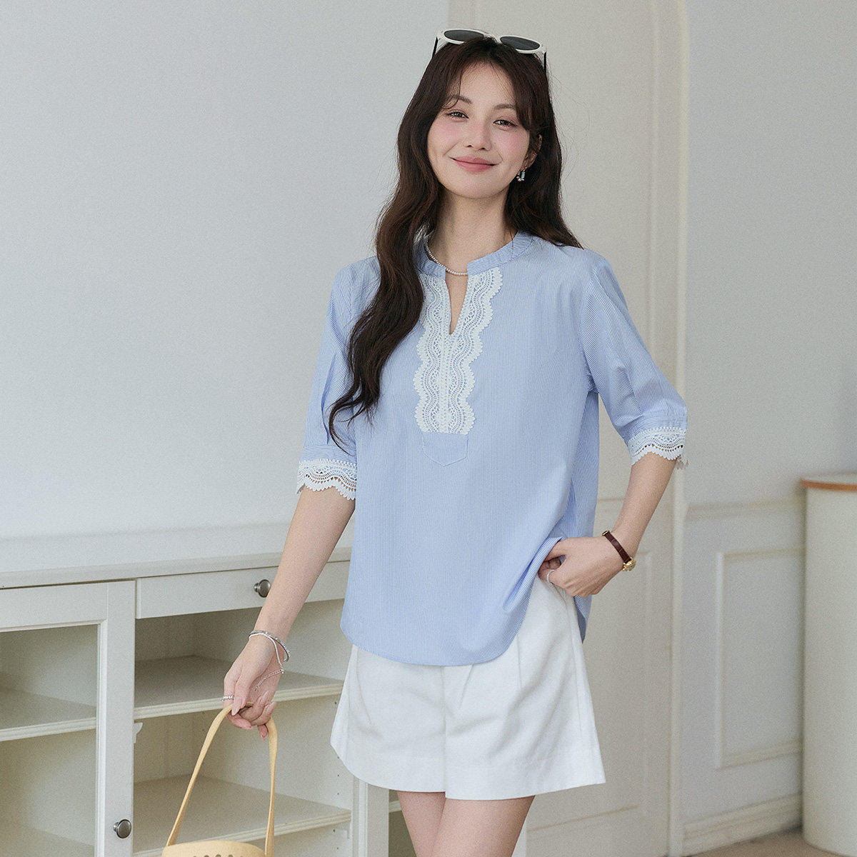 BASICBASEV领蕾丝拼接条纹衬衫女款夏季通勤风五分袖宽松蓝色上衣