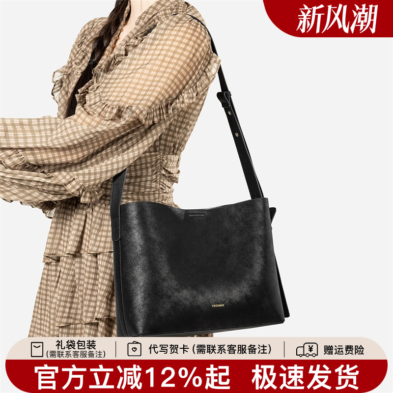 天美意真皮水桶包女腋下包