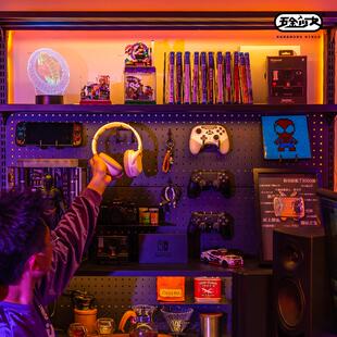 五金少女电竞房间装饰布置桌搭书房书架桌子洞洞板墙面落地置物架