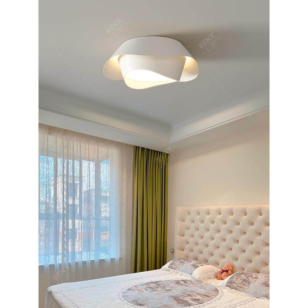 法式卧室吊灯现代简约2024年新款书房儿童房温馨浪漫奶油风灯具