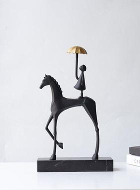 高级感玄关客厅摆件轻奢高档雕塑马酒柜电视柜办公室桌面软装