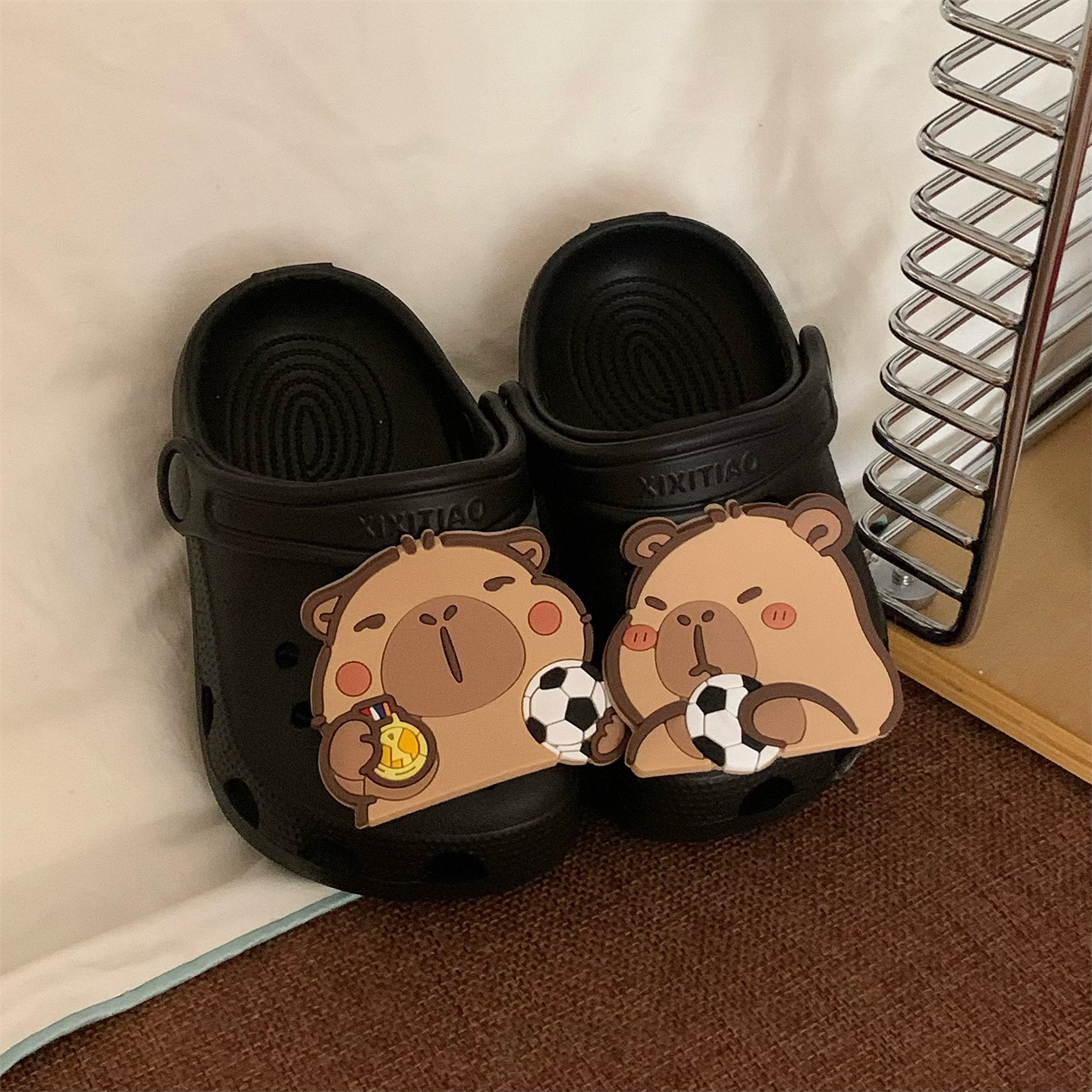 细细条儿童包头凉拖鞋足球卡皮巴拉学生夏季防滑亲子洞洞鞋男女士,居家布艺,居家亲子拖鞋,淘宝优惠券,粉丝福利购,淘宝优惠卷