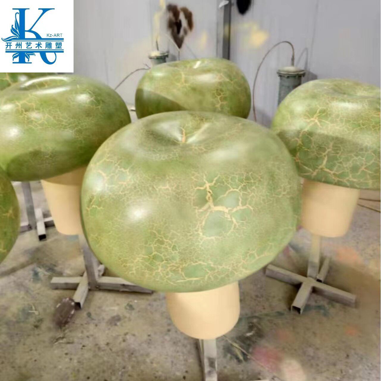 商场蘑菇美陈户外大型雕像圣诞新年大摆件小品道具门景观装饰雕塑