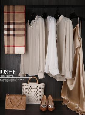 初舍印象 样板间衣帽间软装香槟色衣柜饰品衣服女士主卧摆件陈列