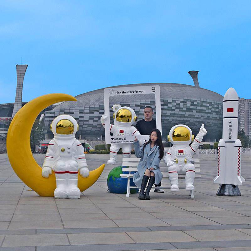 太空人大摆件太空人玻璃纤维雕塑大型航天火箭模型网红打卡落地装