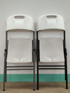 钢塑户外椅子 简单样式塑料椅 吹塑活动用椅子 轻便式折椅