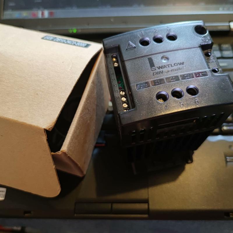 议价WATLOW瓦特隆温控器DB10-24C0-S000固态