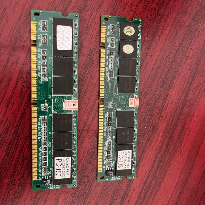 议价PC133和PC150规格的128MB SDRAM内存条
