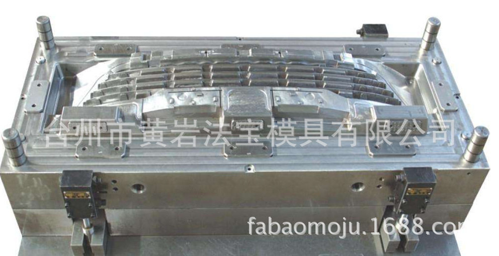 专业供应汽车保险杠塑料模具