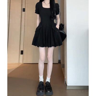 小子口袋短洋装女夏季个2026新款设裙感计小众修身蓬蓬花CNM苞子