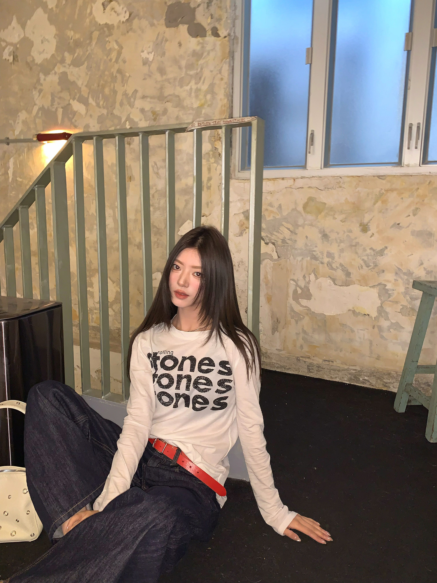 牙套大汪 【周末画报】 лонгслив с буквенным принтом в ленивом стиле, полупрозрачный трикотаж