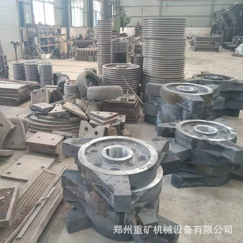 合金锤子破碎机配件制砂机耐磨锤子合金板锤高猛钢衬板