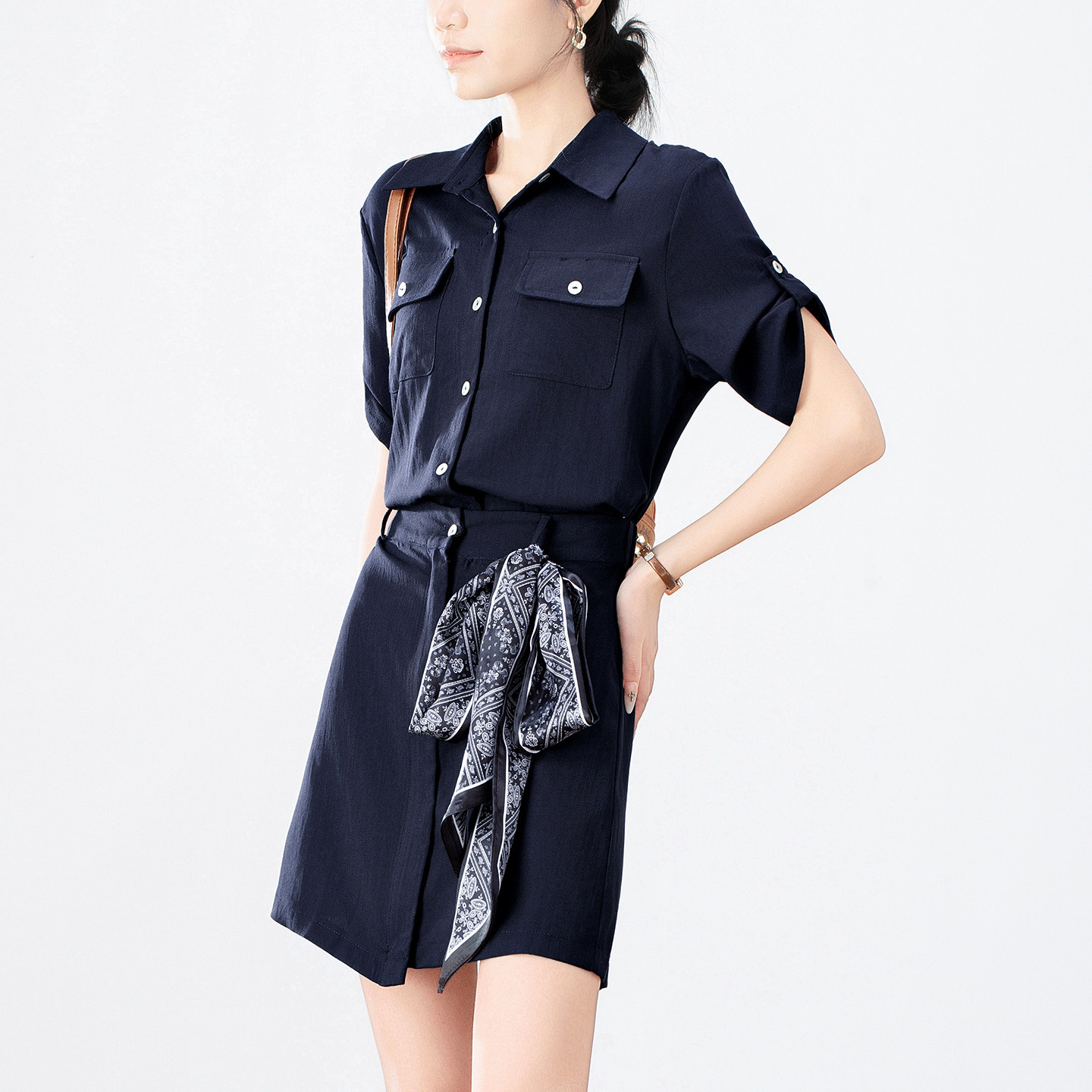 轻奢时尚连体套装裙女夏季2026新款洋气飘带设计感短袖A字连衣裙